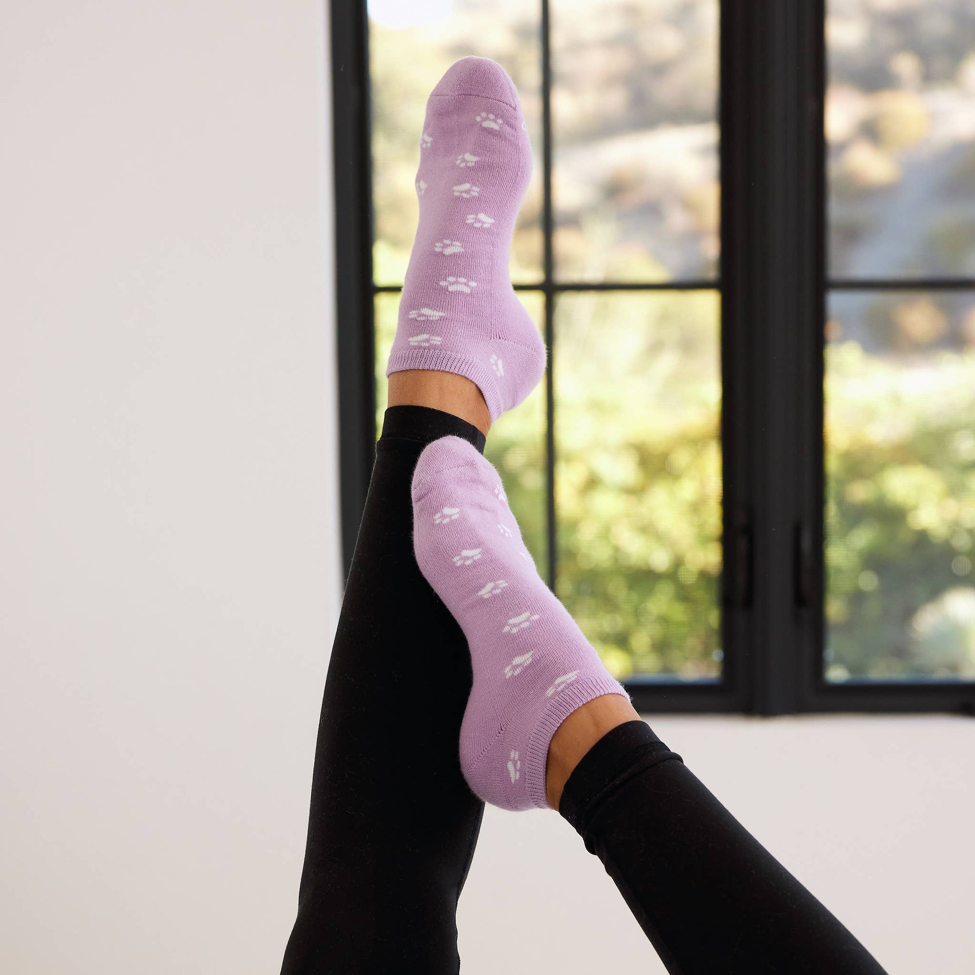 Ankle Socks that Save Dogs (Purple Paw Prints)