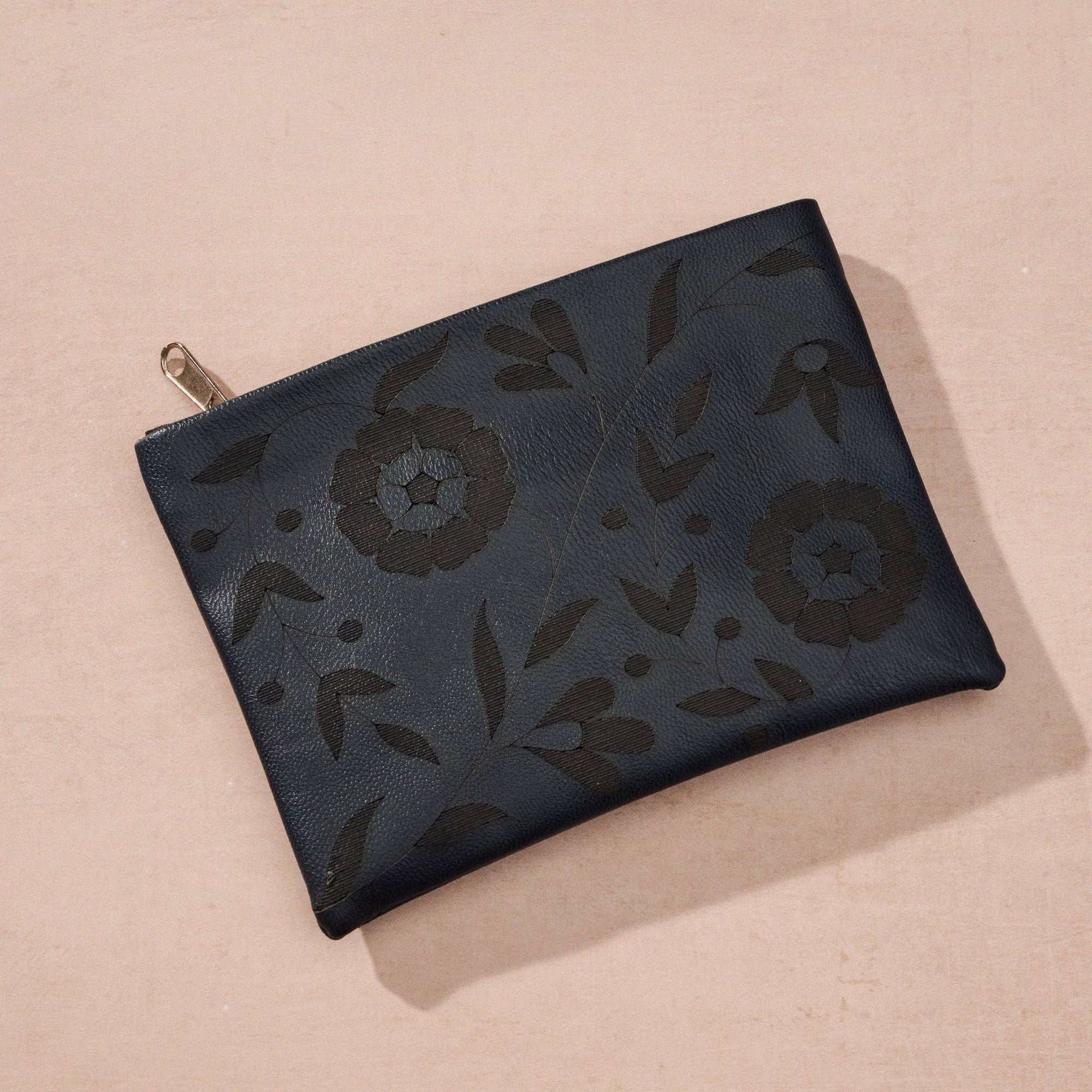 Gahara Embossed Coin Purse