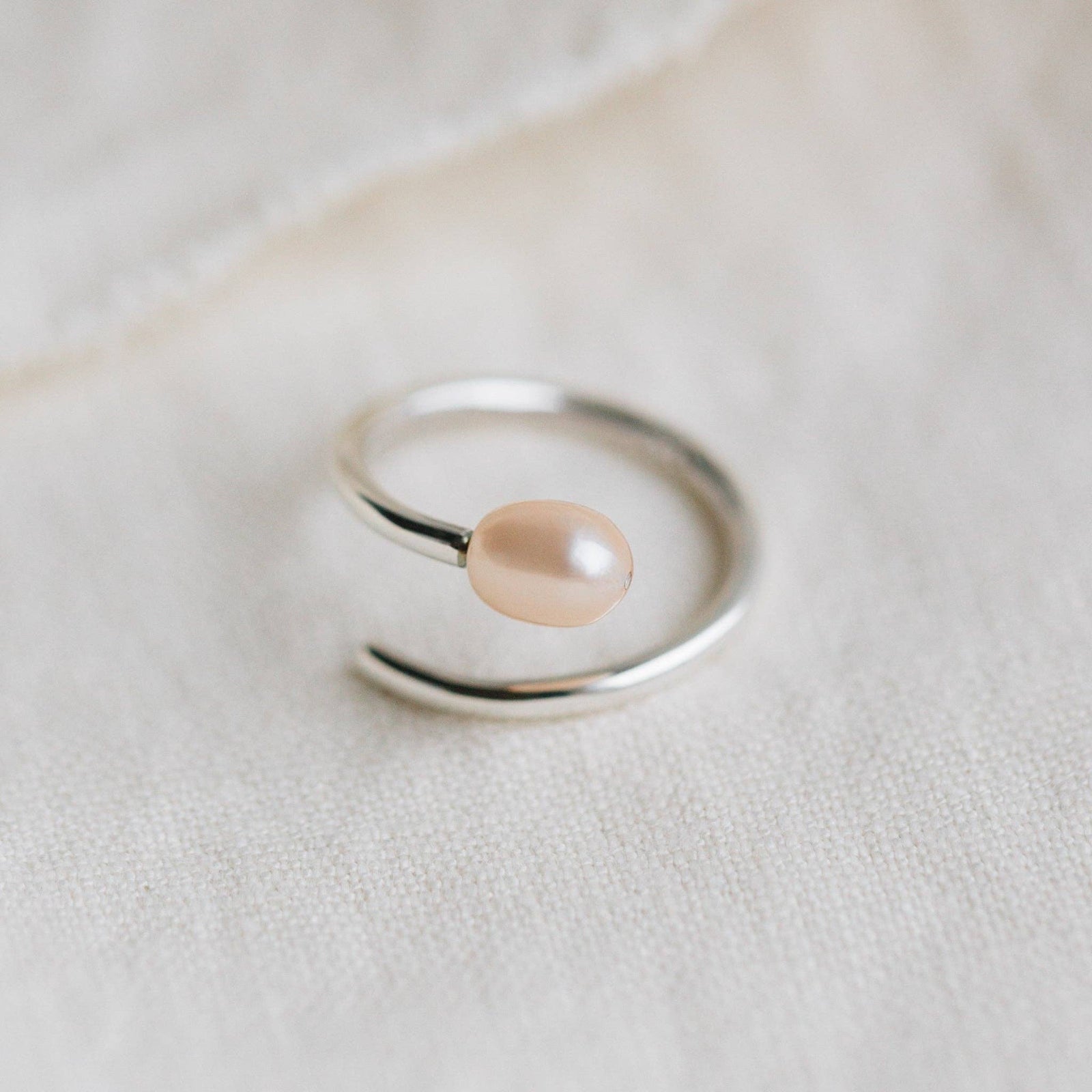Ati Pearl Swirl Silver Ring