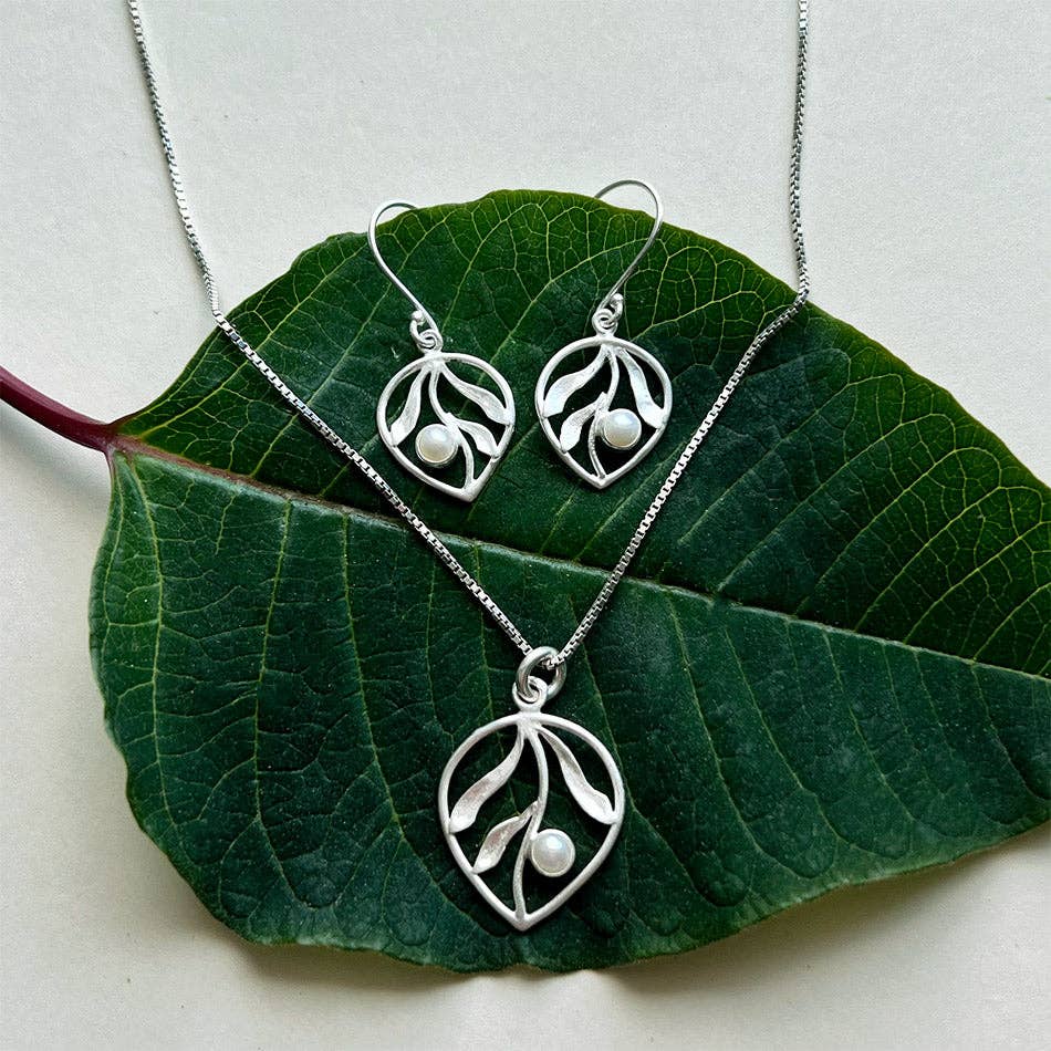 Whispering Leaf Necklace - Sterling Silver, Indonesia