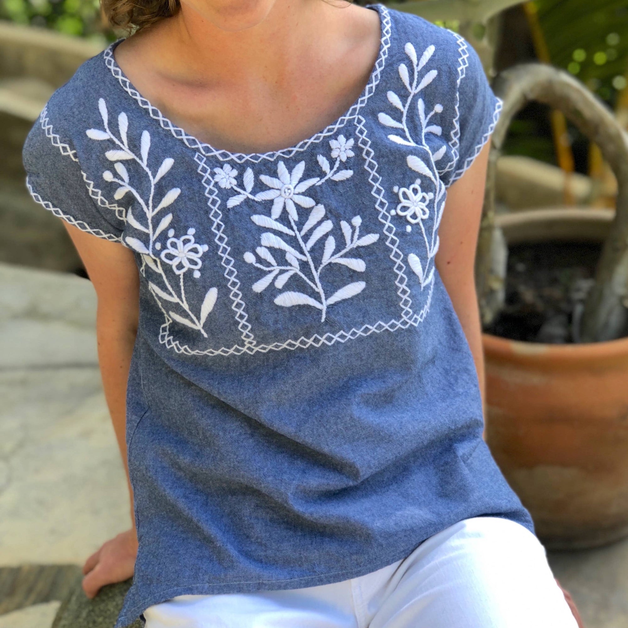 Rococo Tee - blue/white
